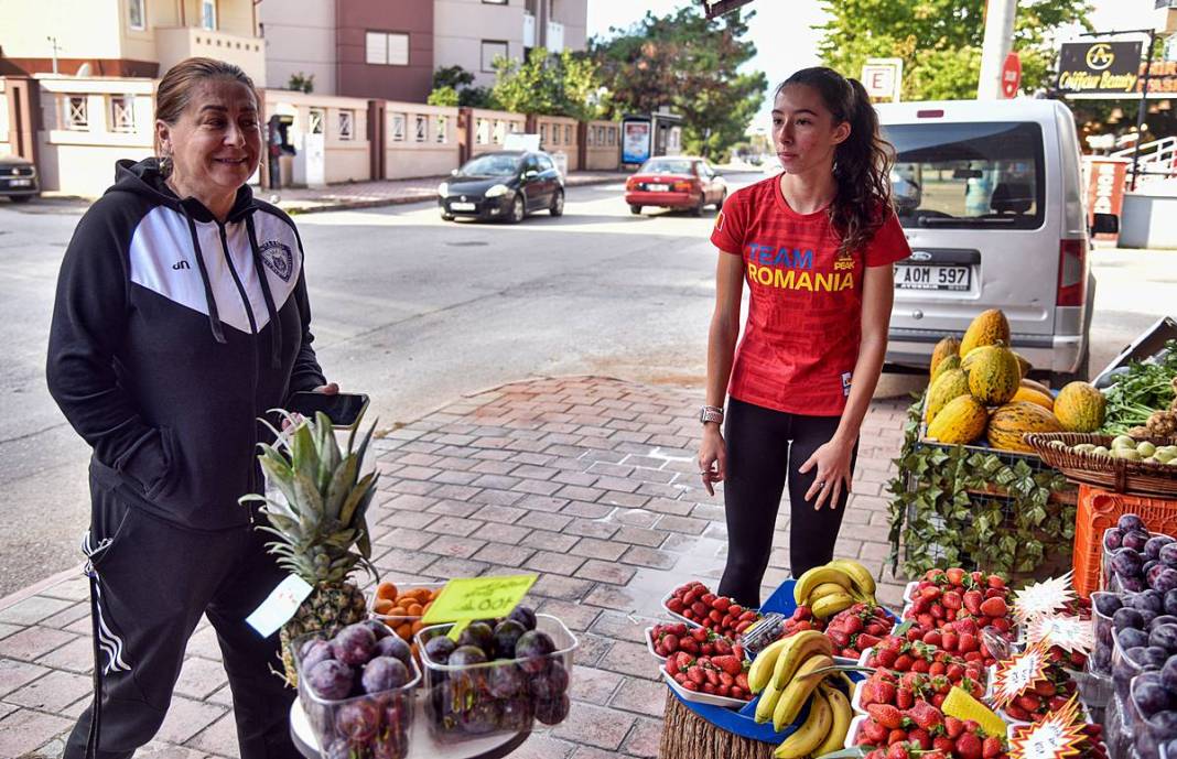O kentte canı yaz meyvesi çekenlere özel getirtiyor! Yüksek fiyatı dolayısıyla taneyle satıyor 2